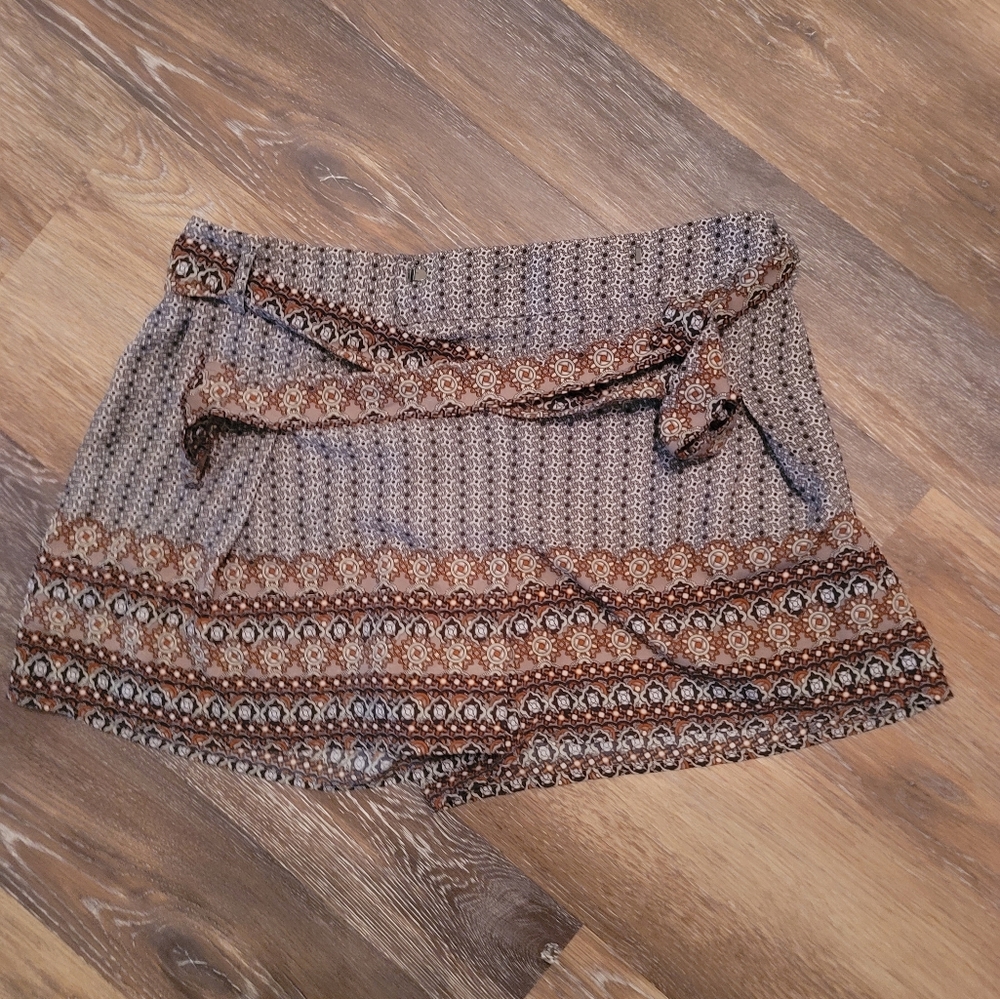 Forever 21 extra small flowy shorts has the illusion to look like a skirt
